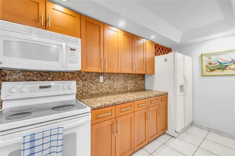 3200 Collins Avenue Miami Beach FL 33140