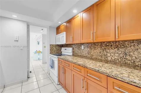 3200 Collins Avenue Miami Beach FL 33140