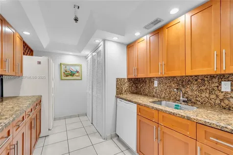 3200 Collins Avenue Miami Beach FL 33140