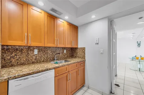 3200 Collins Avenue Miami Beach FL 33140
