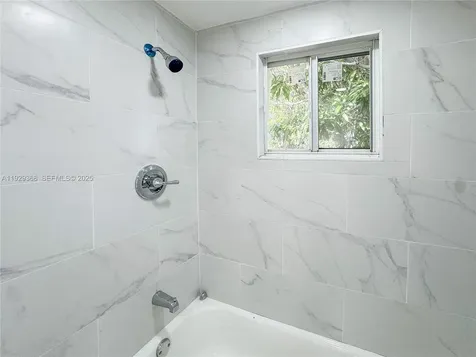 648 W 10th Street Riviera Beach FL 33404