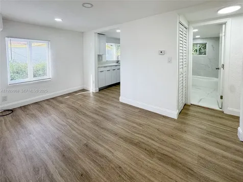 648 W 10th Street Riviera Beach FL 33404