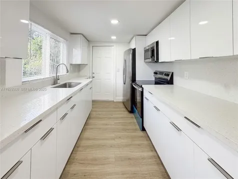 648 W 10th Street Riviera Beach FL 33404