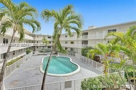 1895 Venice Park Drive Miami FL 33181