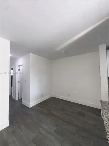 1895 Venice Park Drive Miami FL 33181
