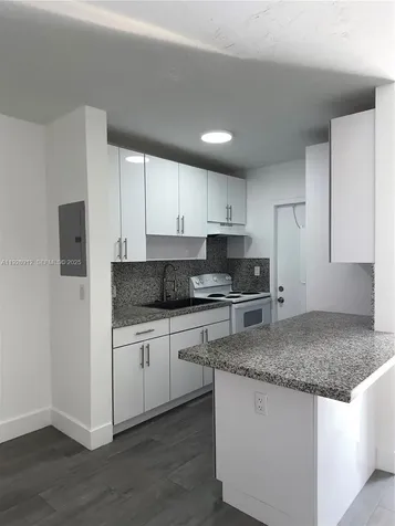 1895 Venice Park Drive Miami FL 33181
