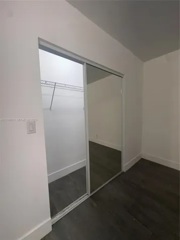 1895 Venice Park Drive Miami FL 33181