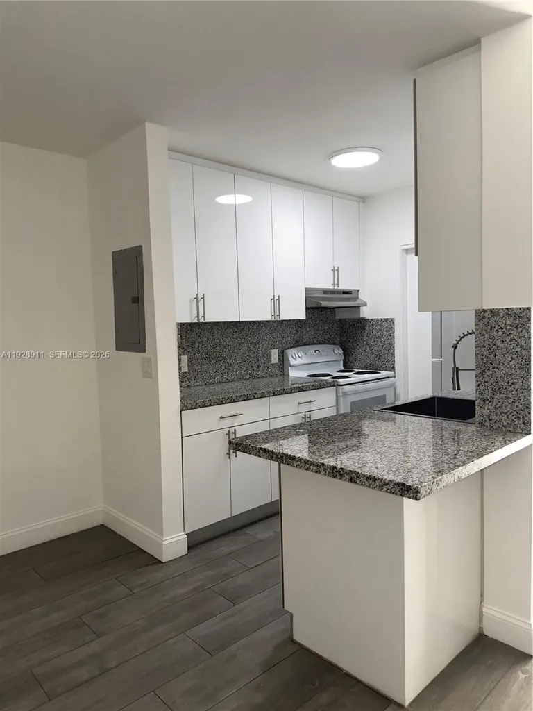 1895 Venice Park Drive Miami FL 33181