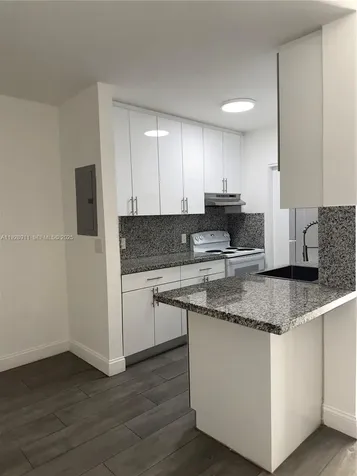 1895 Venice Park Drive Miami FL 33181