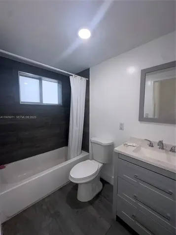 1895 Venice Park Drive Miami FL 33181