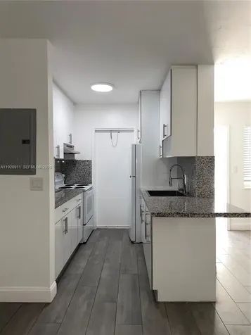 1895 Venice Park Drive Miami FL 33181