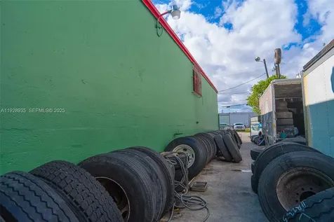 5201 NW 36th Avenue Miami FL 33142