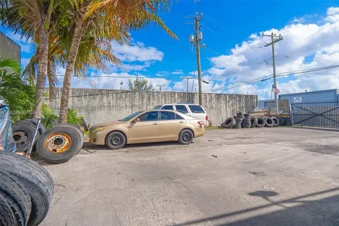 5201 NW 36th Avenue Miami FL 33142