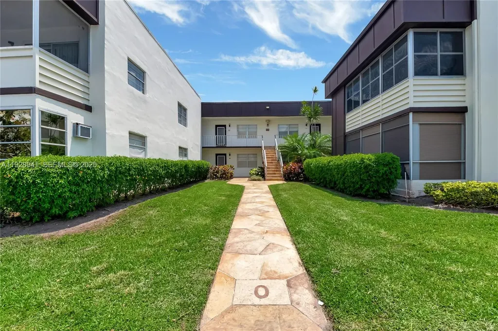 708 Normandy O Delray Beach FL 33484