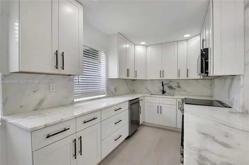 708 Normandy O Delray Beach FL 33484