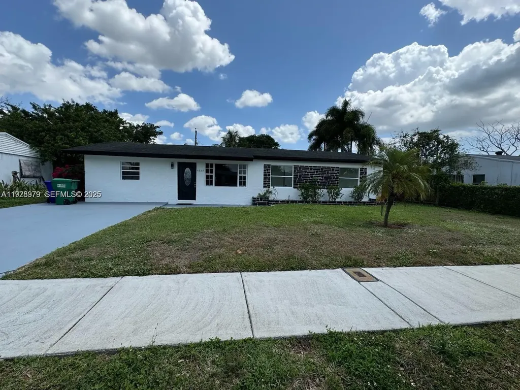 4529 SW 24th Street Plantation FL 33317