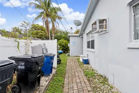 923 SE 2nd Avenue Hallandale Beach FL 33009