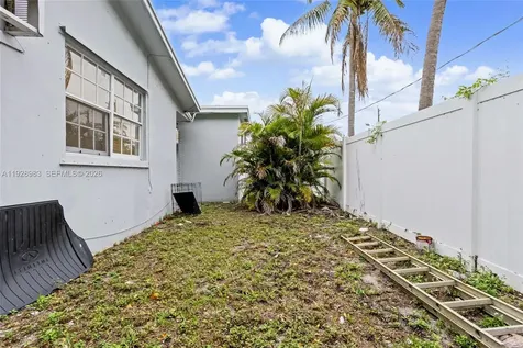 923 SE 2nd Avenue Hallandale Beach FL 33009