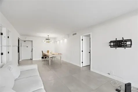 20301 W Country Club Drive Aventura FL 33180