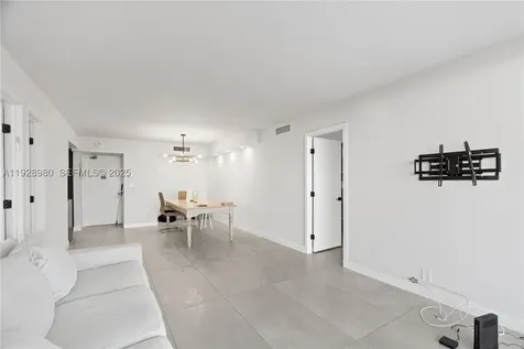 20301 W Country Club Drive Aventura FL 33180