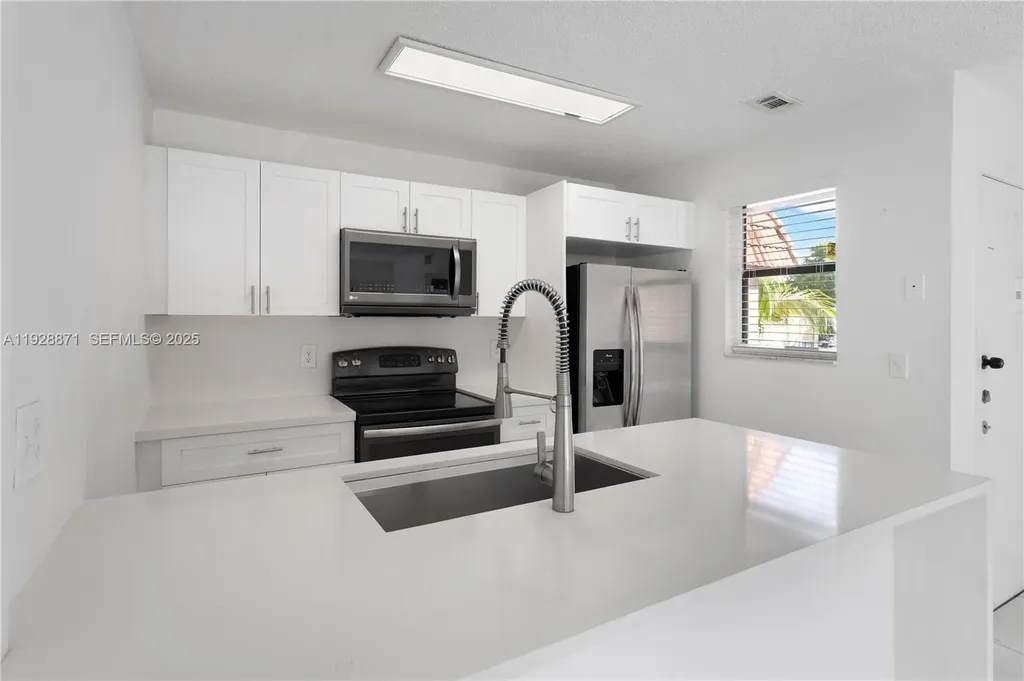 6580 W 27th Court Hialeah FL 33016