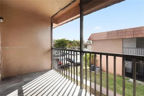 6580 W 27th Court Hialeah FL 33016