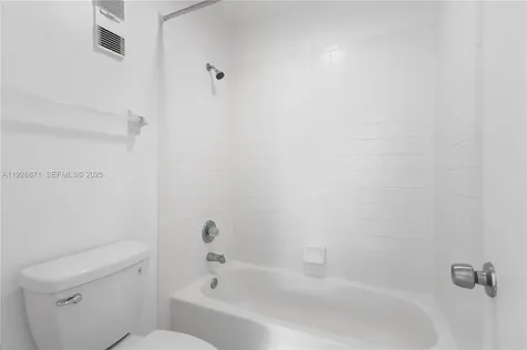 6580 W 27th Court Hialeah FL 33016