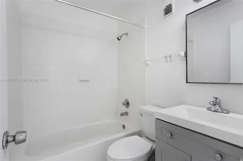 6580 W 27th Court Hialeah FL 33016