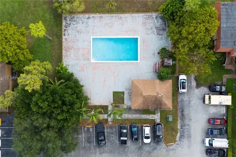 6580 W 27th Court Hialeah FL 33016