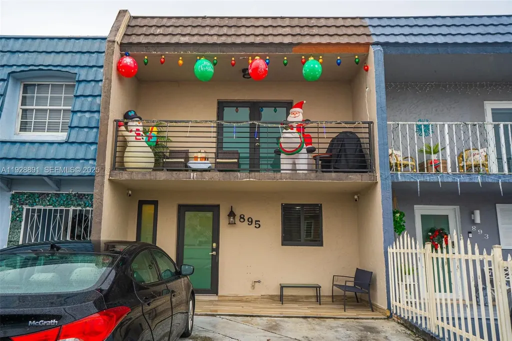 895 W 80th Place Hialeah FL 33014