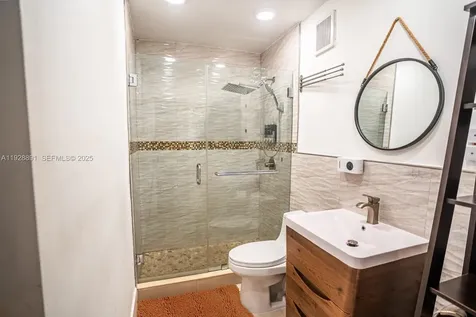 895 W 80th Place Hialeah FL 33014