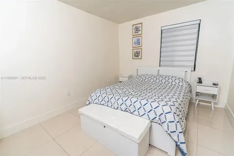 895 W 80th Place Hialeah FL 33014
