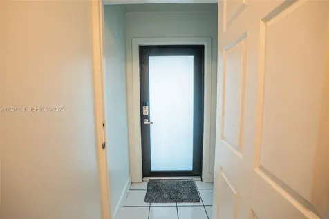 895 W 80th Place Hialeah FL 33014