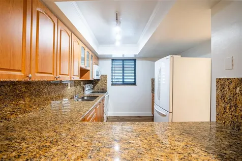895 W 80th Place Hialeah FL 33014