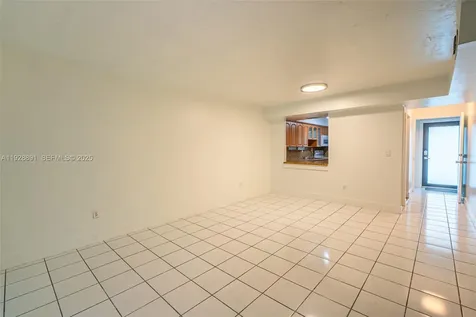 895 W 80th Place Hialeah FL 33014