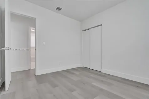 1041 NE 169th Street Miami FL 33162