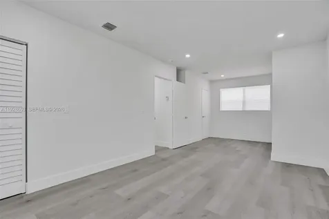 1041 NE 169th Street Miami FL 33162