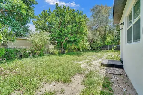 1041 NE 169th Street Miami FL 33162