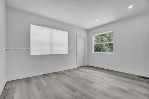 1041 NE 169th Street Miami FL 33162