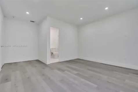 1041 NE 169th Street Miami FL 33162