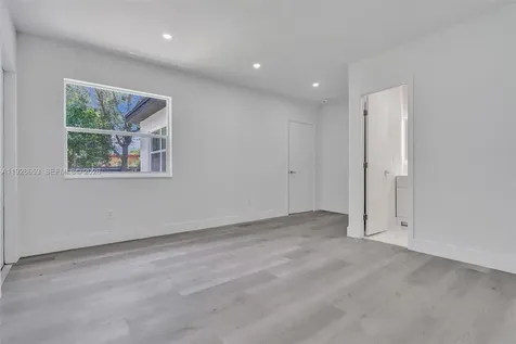1041 NE 169th Street Miami FL 33162