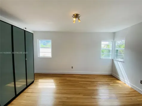 6881 Bay Drive Miami Beach FL 33141