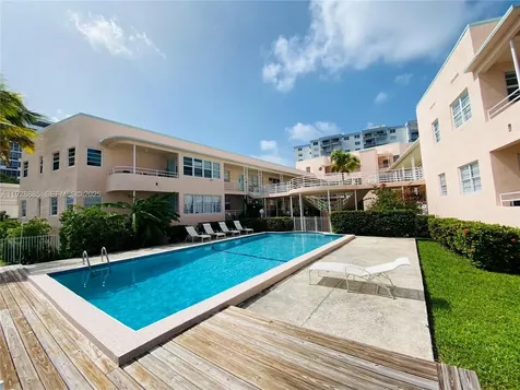 6881 Bay Drive Miami Beach FL 33141