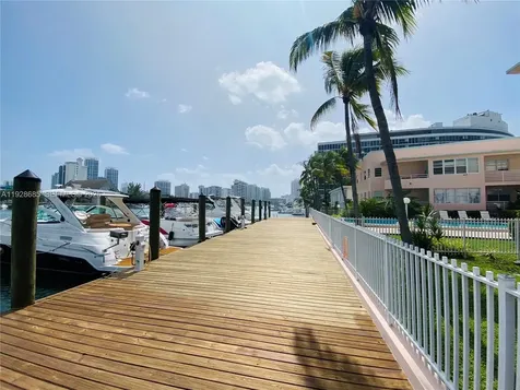 6881 Bay Drive Miami Beach FL 33141