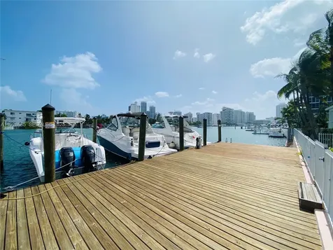 6881 Bay Drive Miami Beach FL 33141