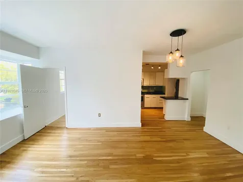 6881 Bay Drive Miami Beach FL 33141