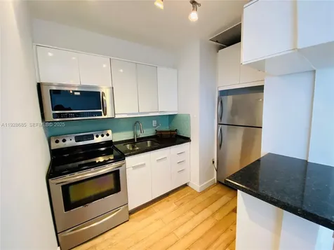 6881 Bay Drive Miami Beach FL 33141