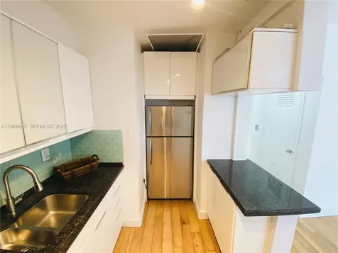 6881 Bay Drive Miami Beach FL 33141