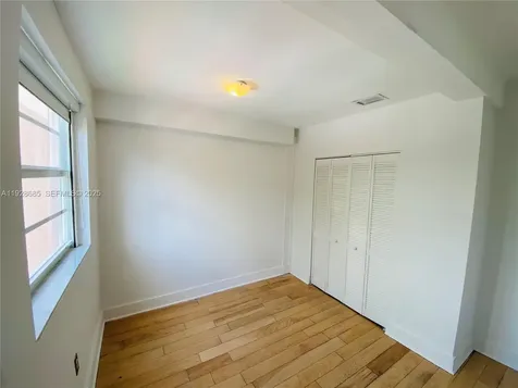 6881 Bay Drive Miami Beach FL 33141