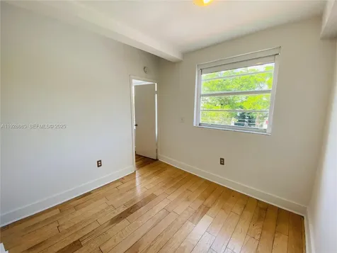 6881 Bay Drive Miami Beach FL 33141